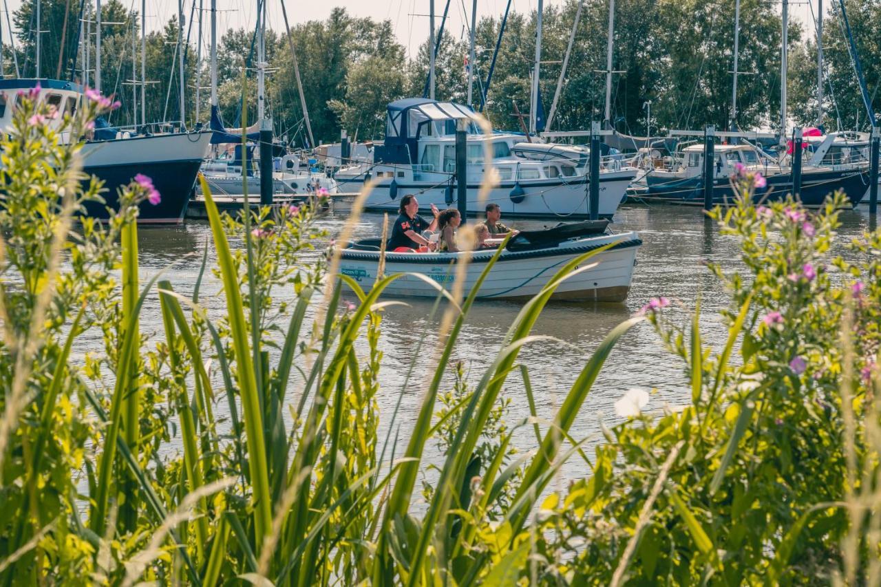 Europarcs De Biesbosch Hotel Willemsdorp Ngoại thất bức ảnh