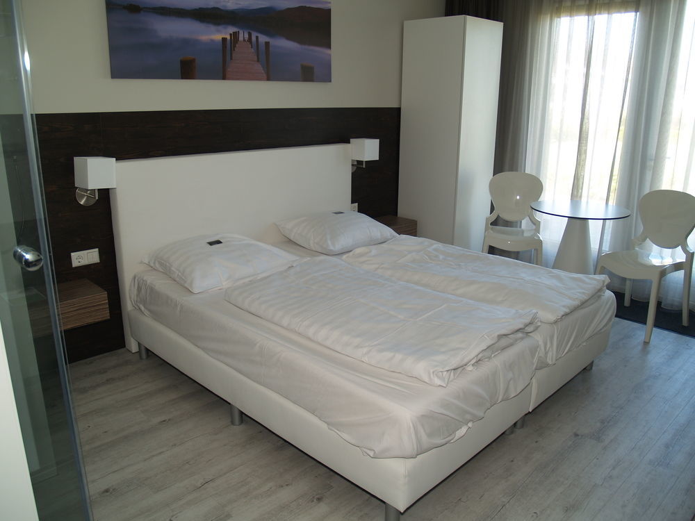 Europarcs De Biesbosch Hotel Willemsdorp Ngoại thất bức ảnh